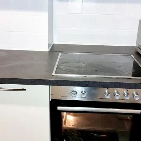 3 In - Free Parking - Self Check In * 林茨