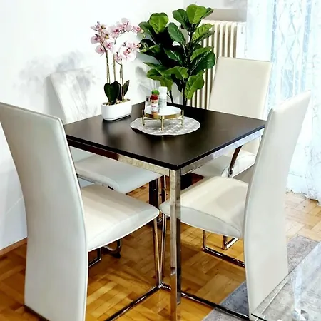 3 In - Free Parking - Self Check In * Linz