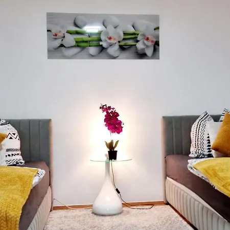 3 In - Free Parking - Self Check In לינץ