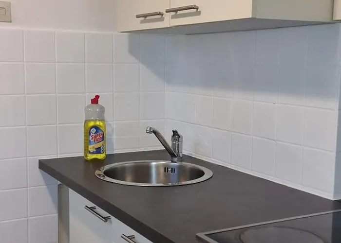 3 In - Free Parking - Self Check In