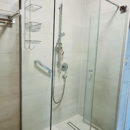 3 In - Free Parking - Self Check In *